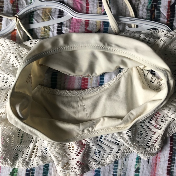 🌊ROXY white flutter textured MEDIUM bikini set - Picture 11 of 16